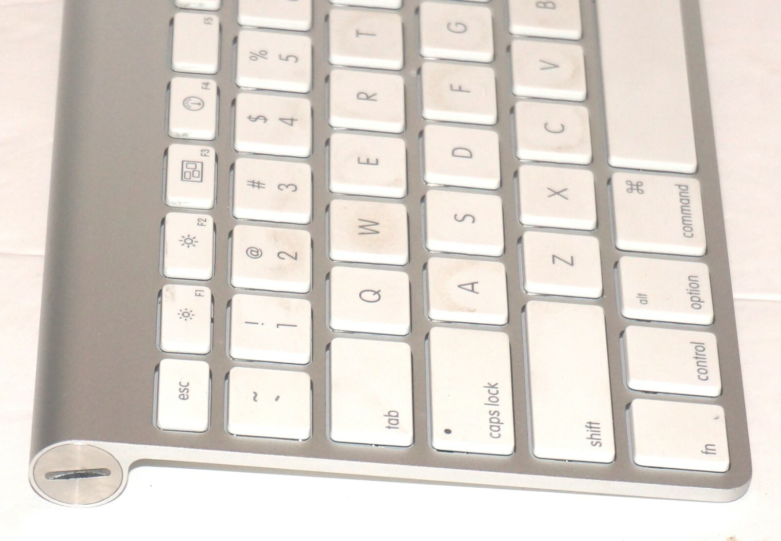 Genuine Apple Wireless Bluetooth Keyboard Model: A1314 - Silver/White