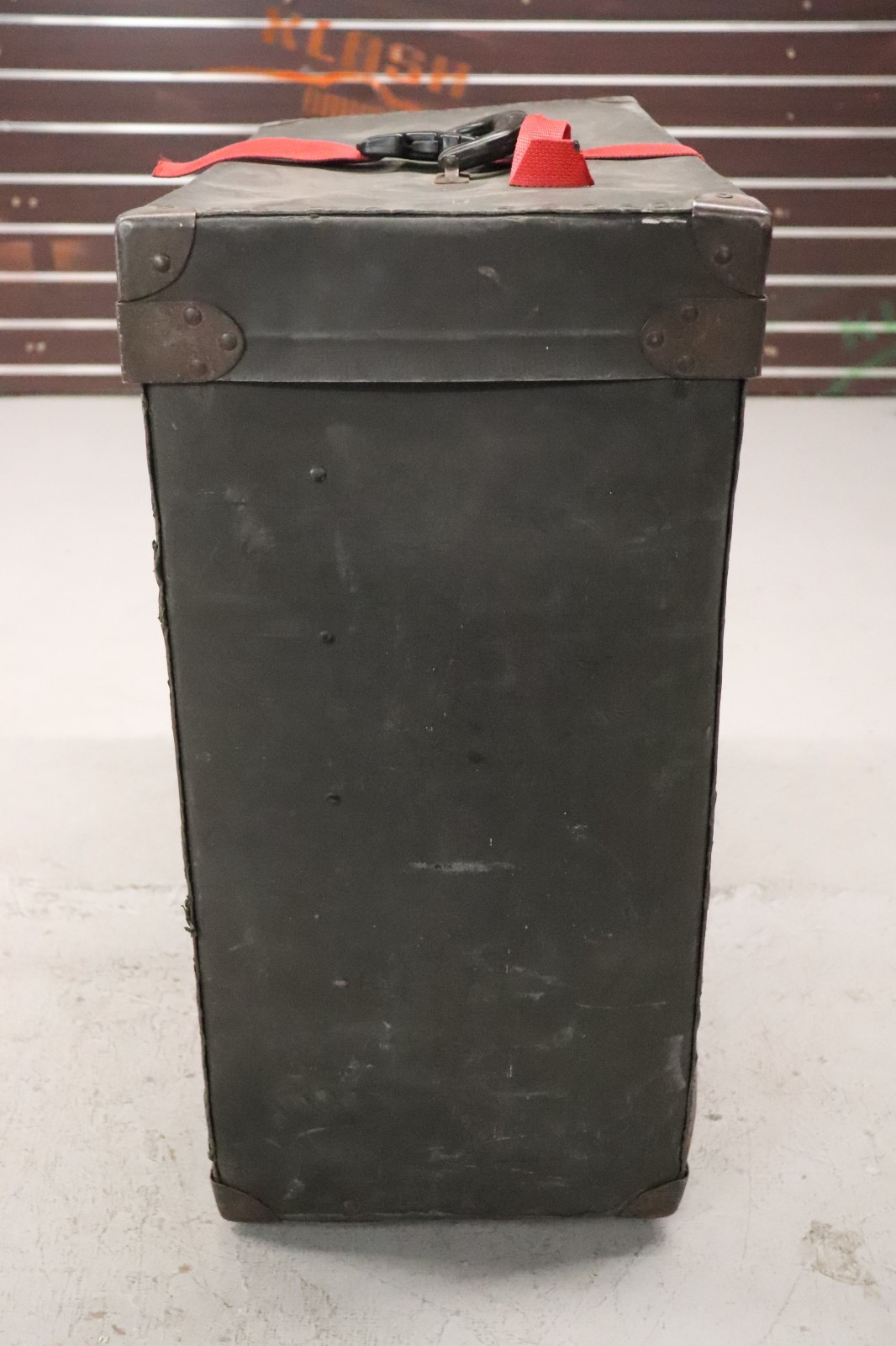 Fiber Hardware Case 23x11x21 Vintage