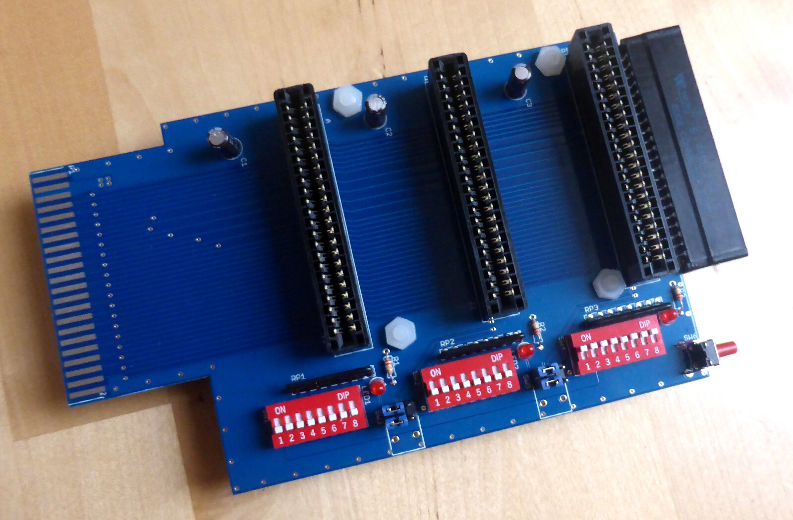 Commodore 64 / 128 X-Pander-3 Adapter für 3 Cartridge