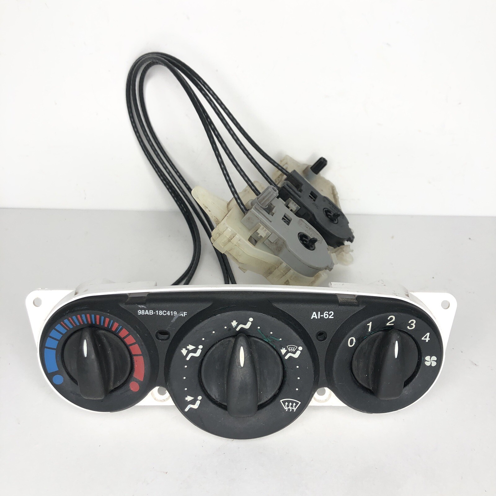 2000-2007 Ford Focus A/C Heater Climate Control Unit with Cables & Actuator OEM