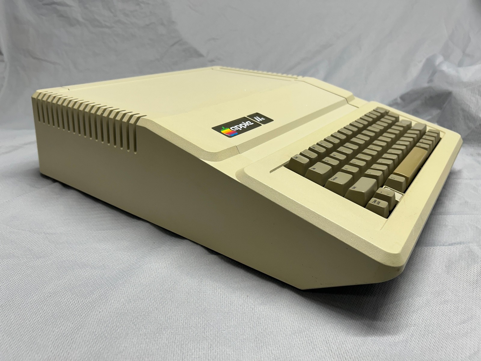 Apple IIe, 1984, SSC, Disk I/O, 64K/80Col, Unidisk, Software