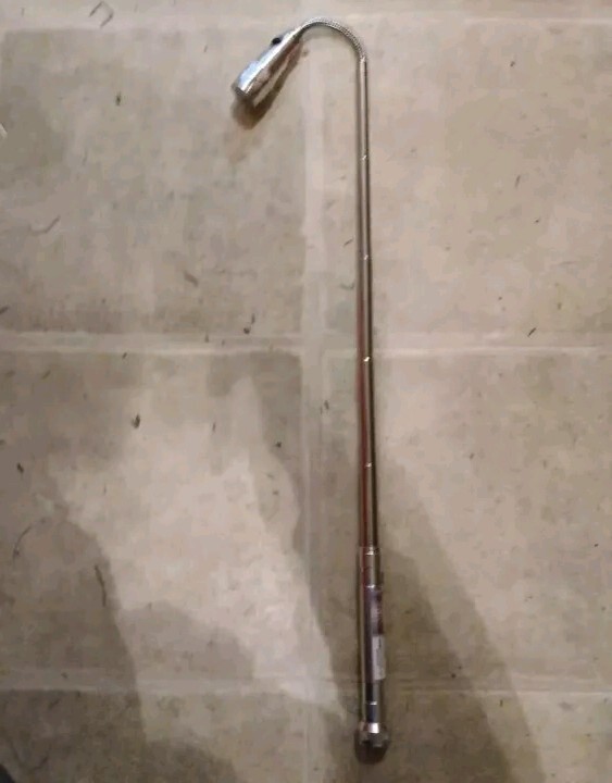 Roughneck Magnetic LED 2 Ft Extension W/Flexible Neck Worklight - Silver