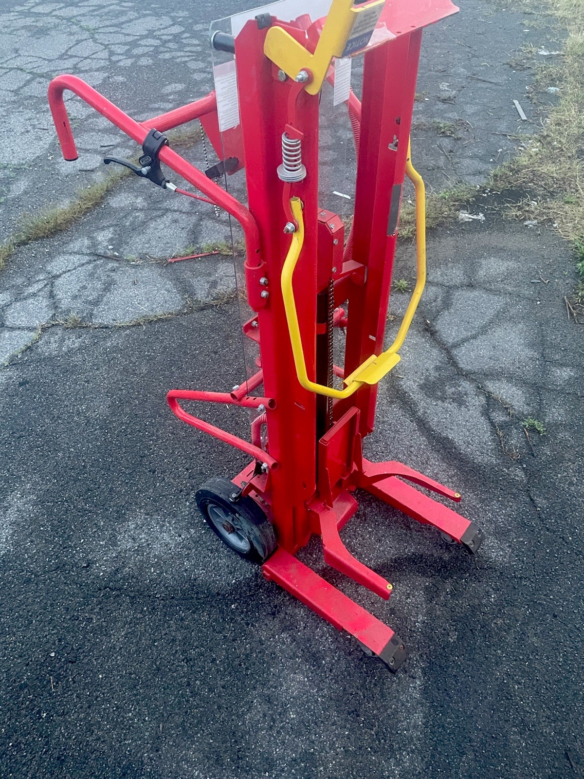 Red Devil Model B Battery Powered Drywall Lift w/ Wheels, Crank
