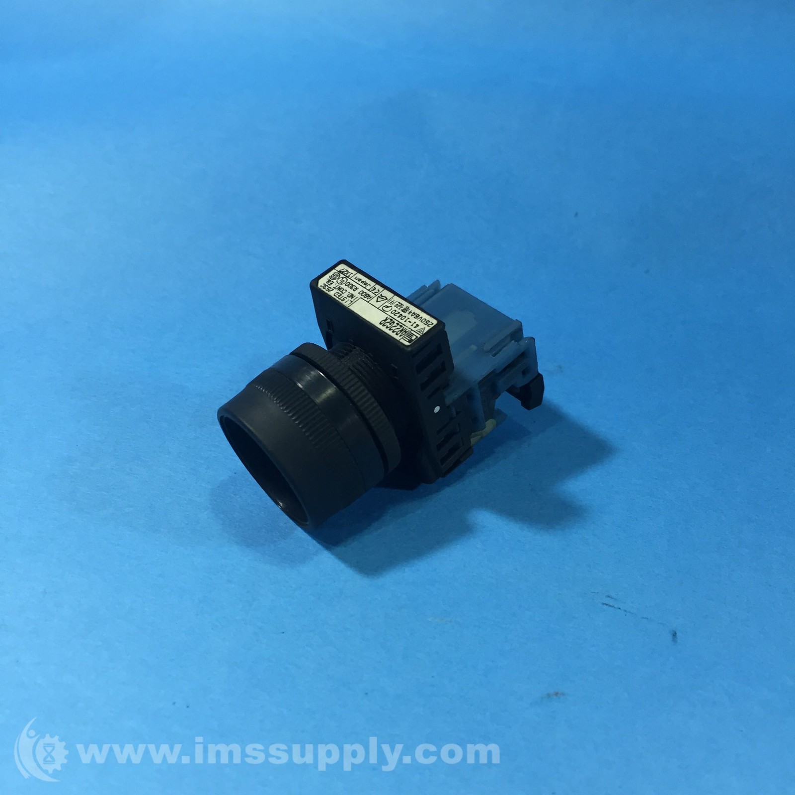 Fuji Electric AR22G2R Push Button FNIP