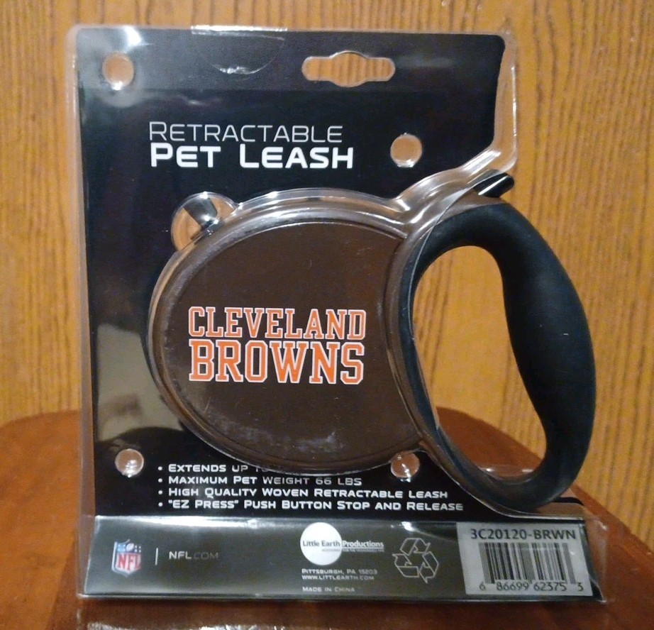 CLEVELAND BROWNS Retractable Pet Leash