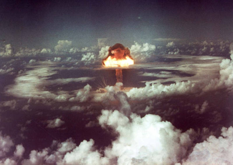 ATOMIC BOMB PHOTO WORLD WAR 2 HIROSHIMA COLOR 8 x 10 PICTURE PHOTOGRAPH