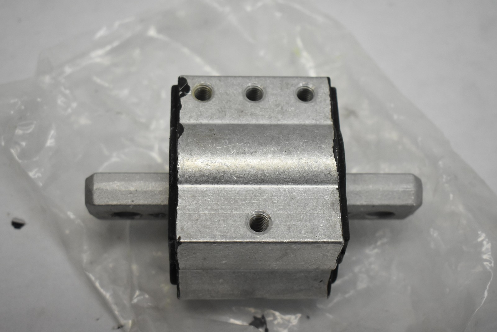 SRS Metal Rubber Mount Bushing Suspension Bracket New Genuine OEM