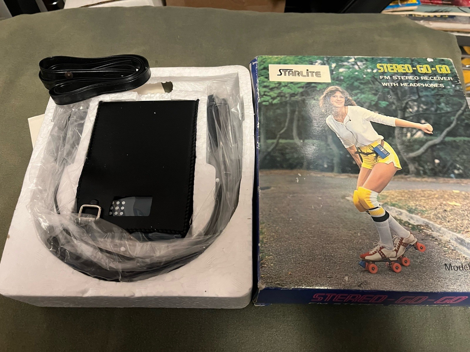 Vintage Starlite FM Stereo GO-GO  With Headphones in Original Box