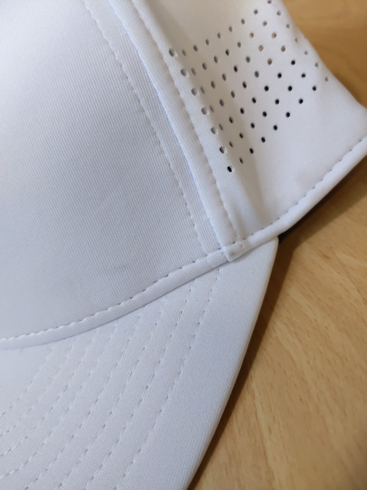 Marucci Hat Cap ST/23 Performance Snapback Baseball Softball Vented White NWOT