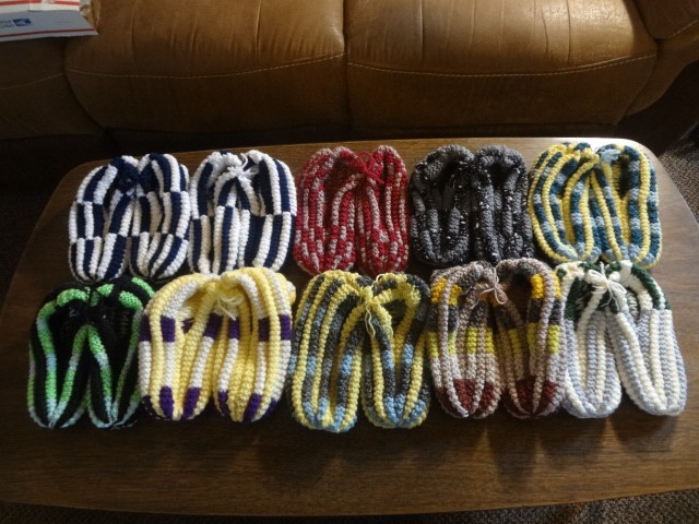 10--Karen's Unisex Knitted Slippers 8-9