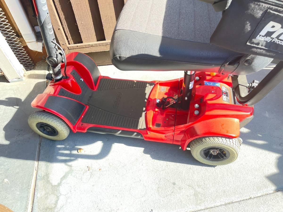 MOBILITY 4 WHEEL SCOOTER ,RED GO GO ULTRA