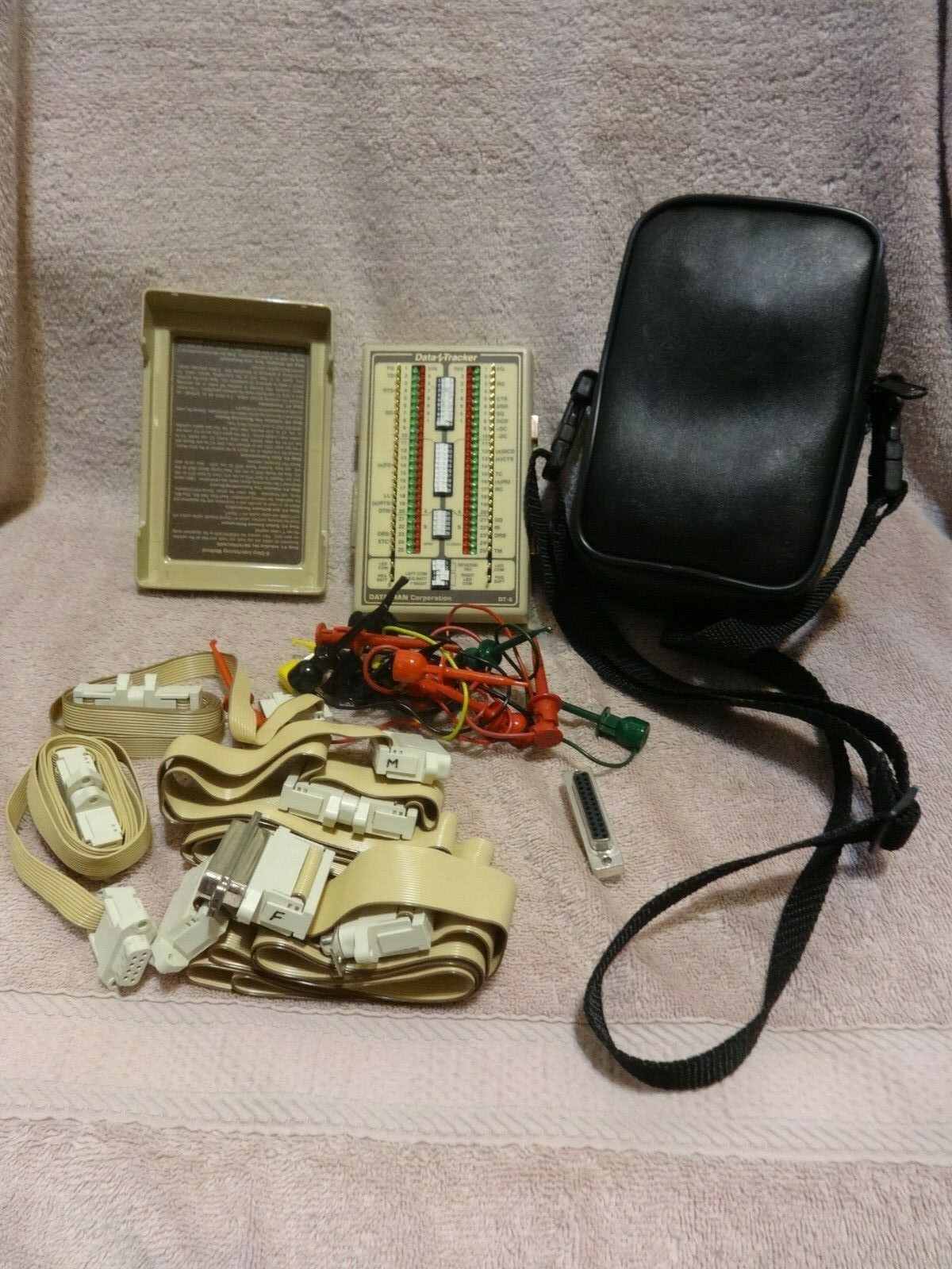 DATA TRAN 9509-87342 EIA-232-D/CCITT V.24 SIGNAL TESTER UNIT w/ CASE & CABLES