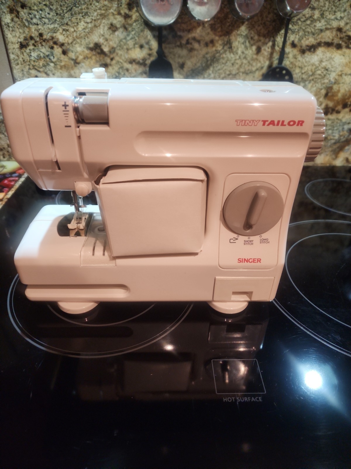Singer Tiny Tailor Mending Machine TT600A in Original Box Sewing