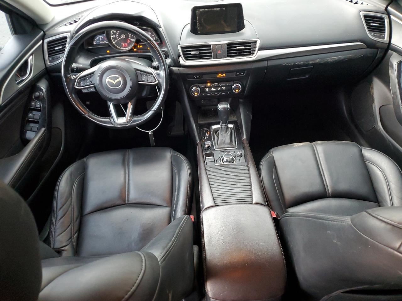 3 2018 Glove Box 4827518