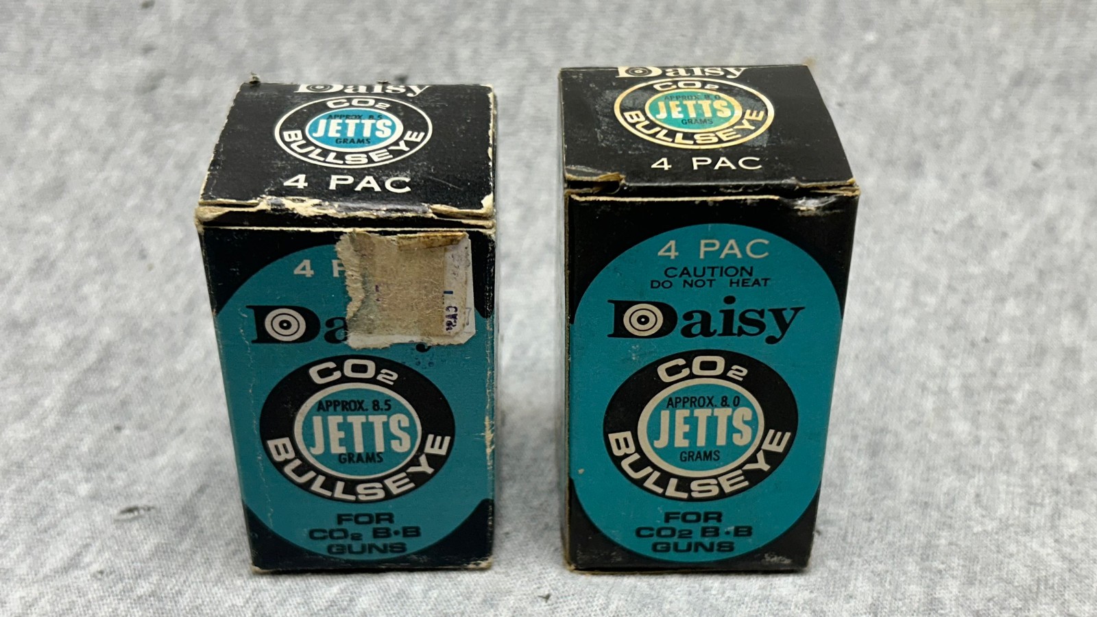 2 Different Vintage 4 Pacs Daisy #570 Small BB/Pellet Gun CO2 Jetts Cartridges