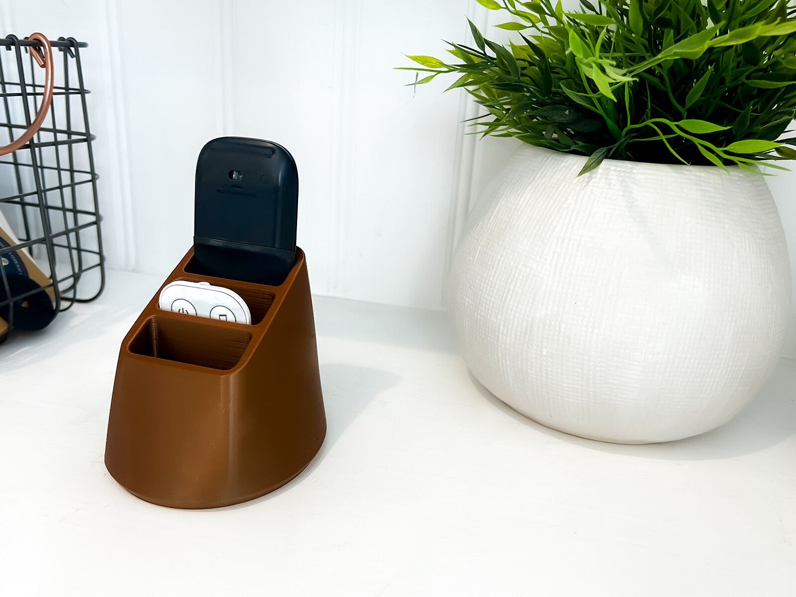 Remote Holder – Compact 3D Printed Organizer for Remotes