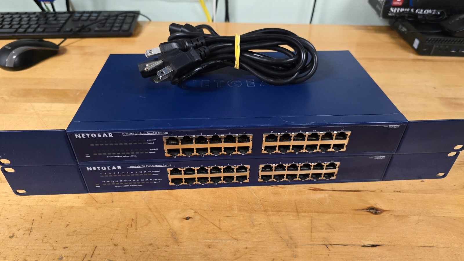 Netgear Prosafe jgs524 v2 Gigabit 24-port switch - 2 Pack
