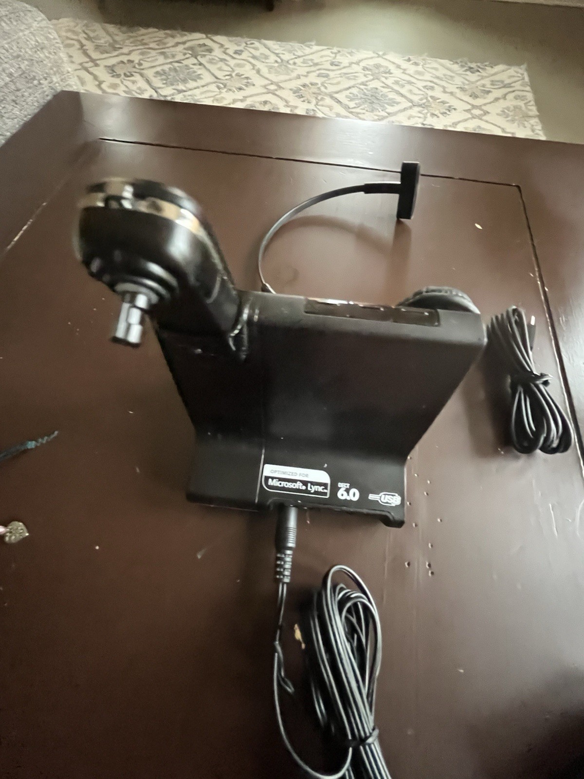 Plantronics W02 Headset w/ Charging Base & AC Adapter