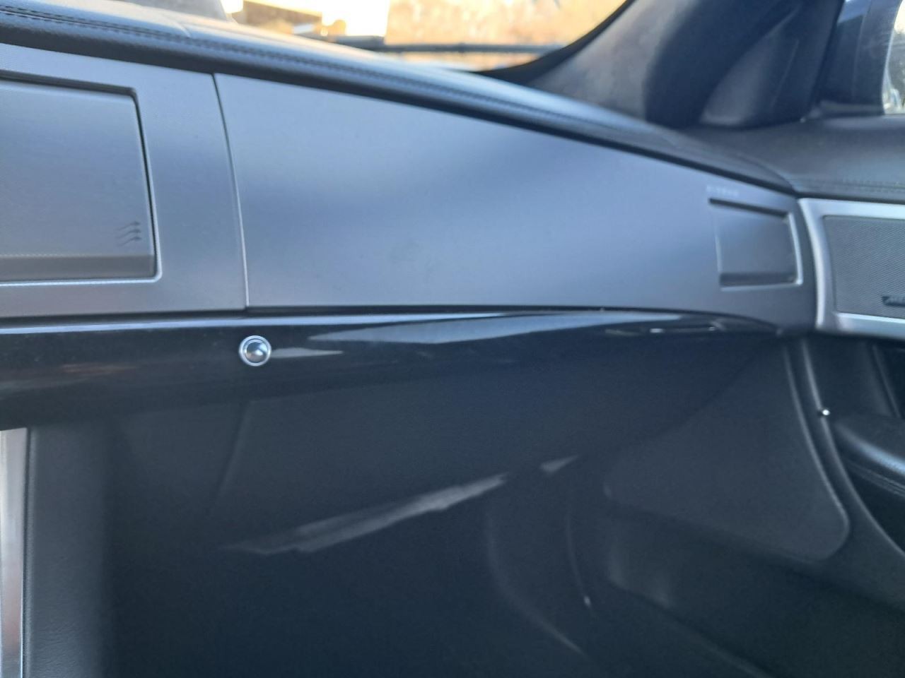 XF        2015 Glove Box 4897317
