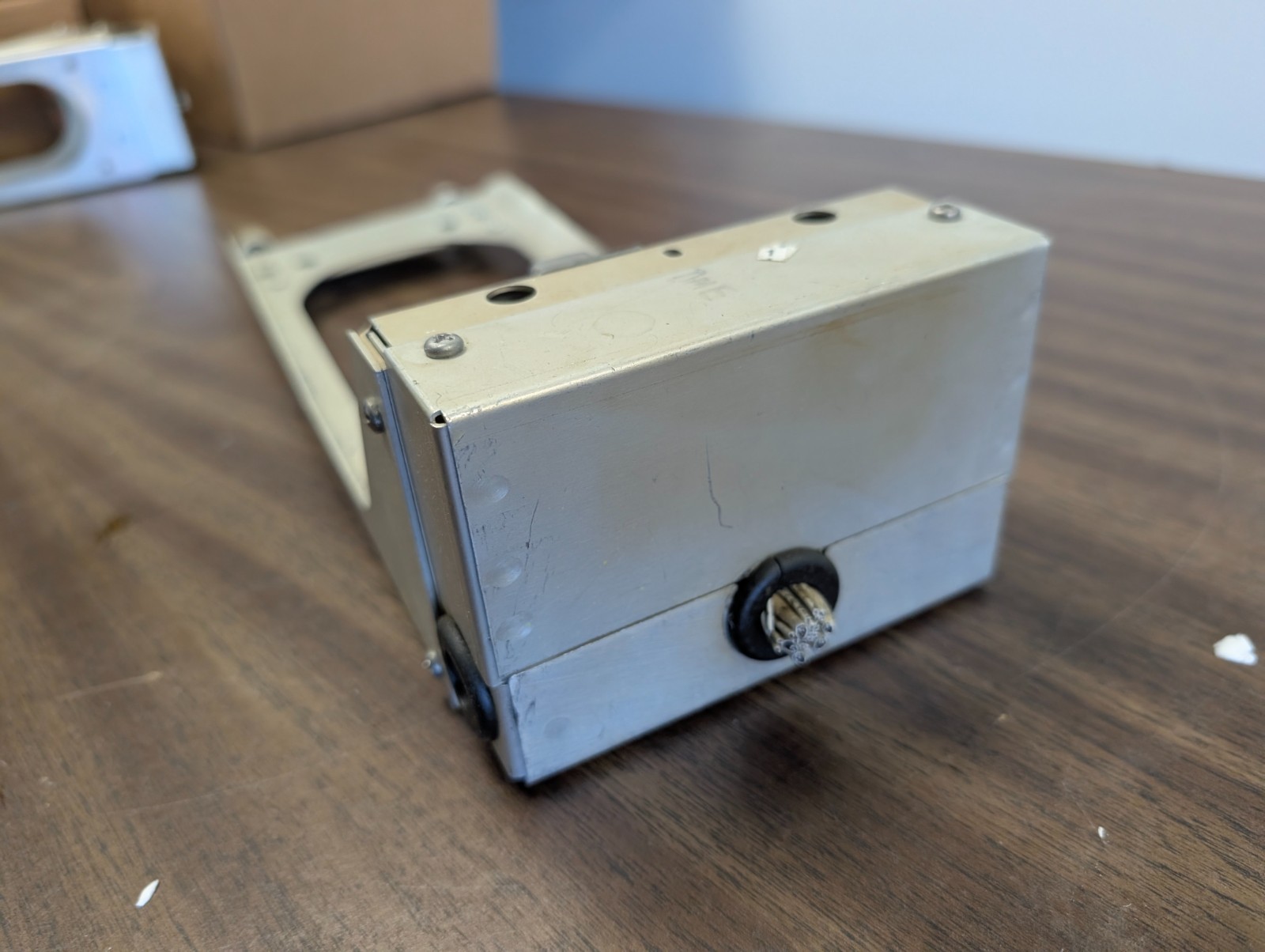 Collins 390R-20 Mount; 622-1196