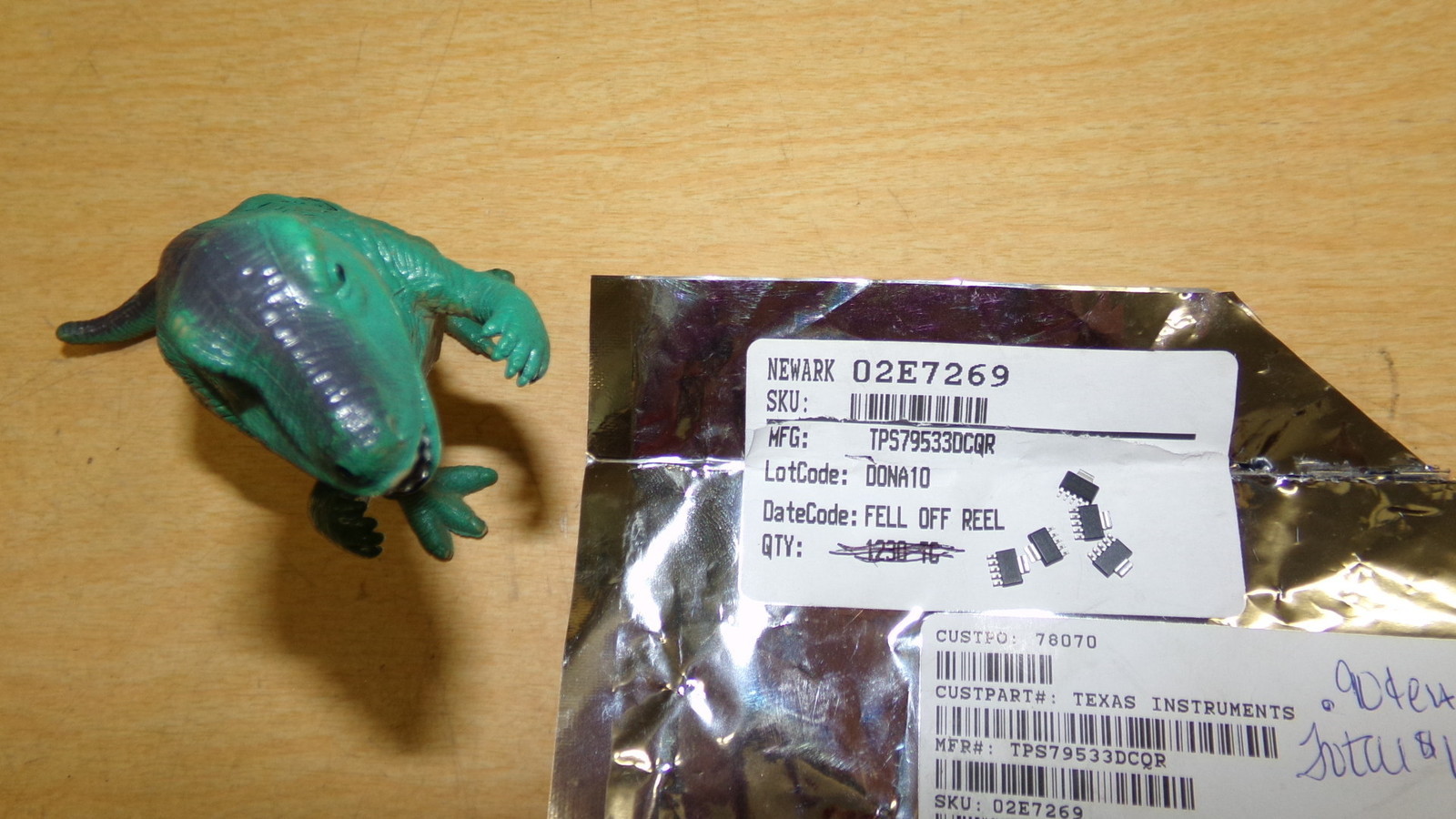 NEW LDO Voltage Regulator, TPS795330CQR Lot of 5  *FREE SHIPPING*