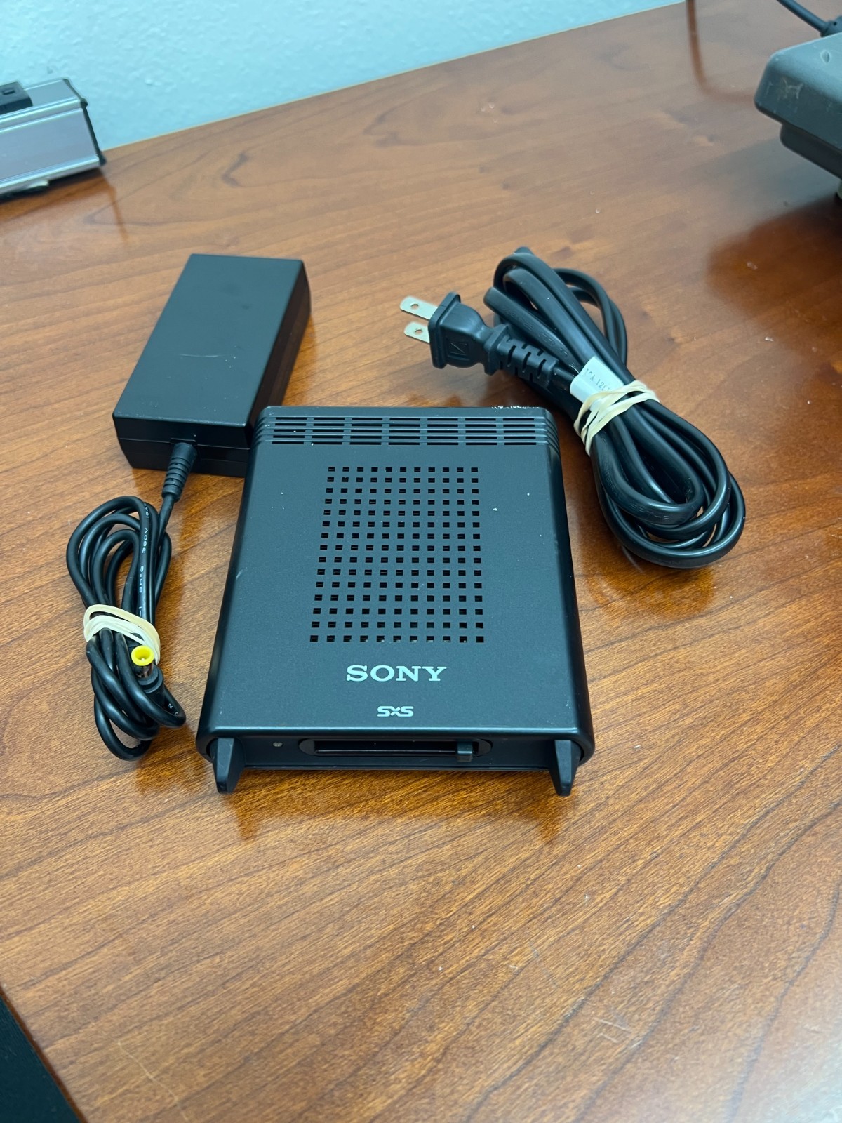 Sony SBAC-US10 Sony SxS USB Memory Card Reader
