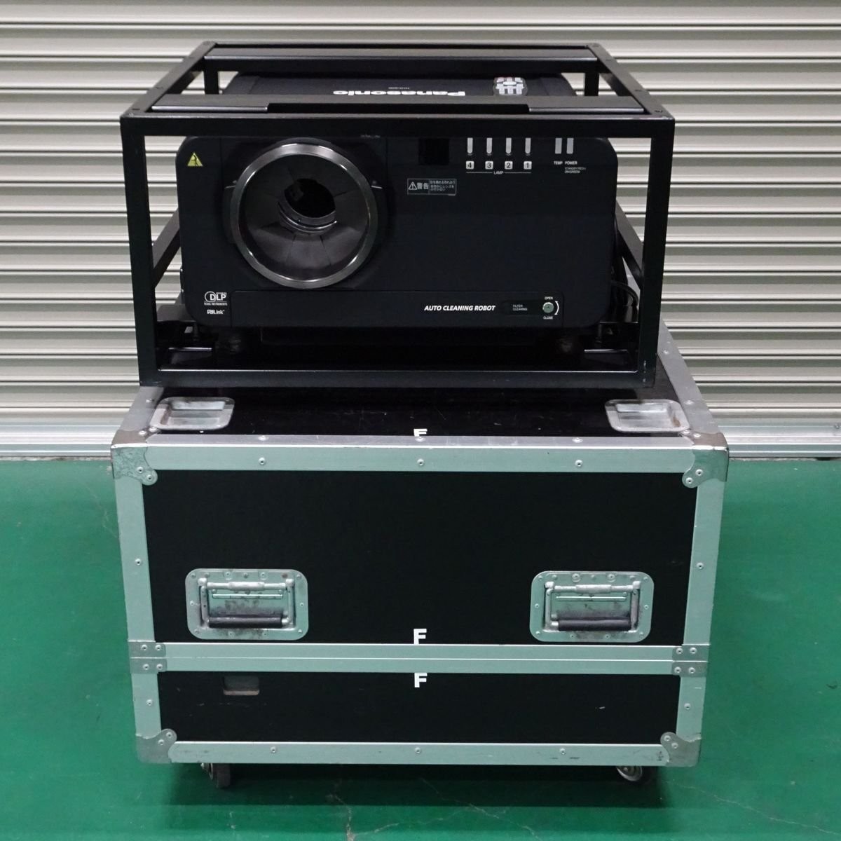 Panasonic TH-D10000 3-chip DLP projector #12