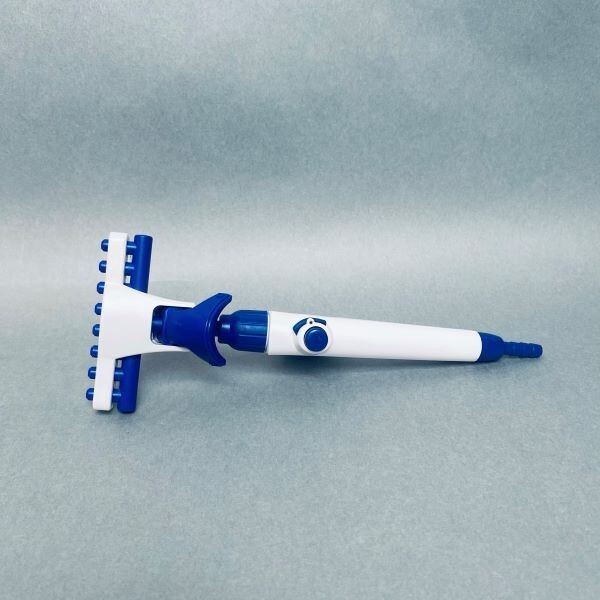 Accuris Handheld Vacuum Controller with 8 Channel Adapter 200 ul Pipette Tips