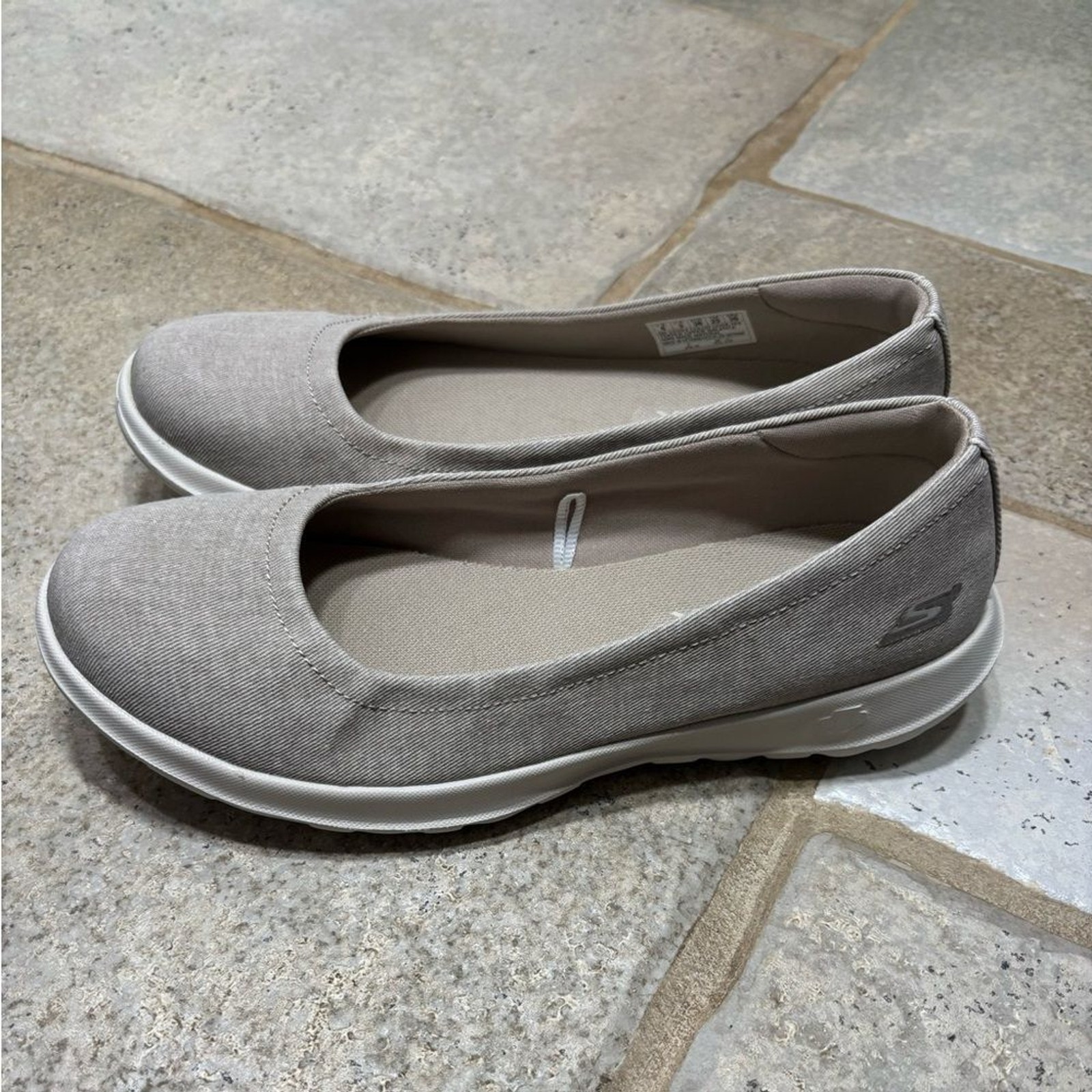 Skechers Goga Max Go Walk Lite Ballet Flats Women’s 6 Taupe
