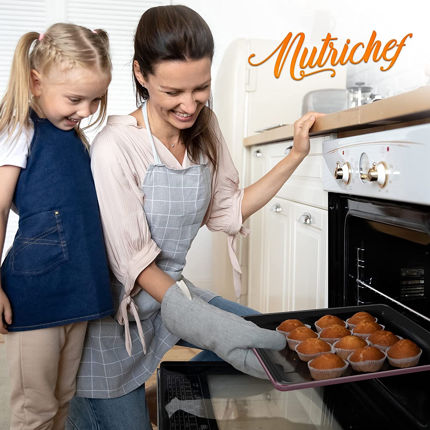 Nutrichef NCBKSTK5 8Pc Stackable Carbon Steel Bakeware-Red