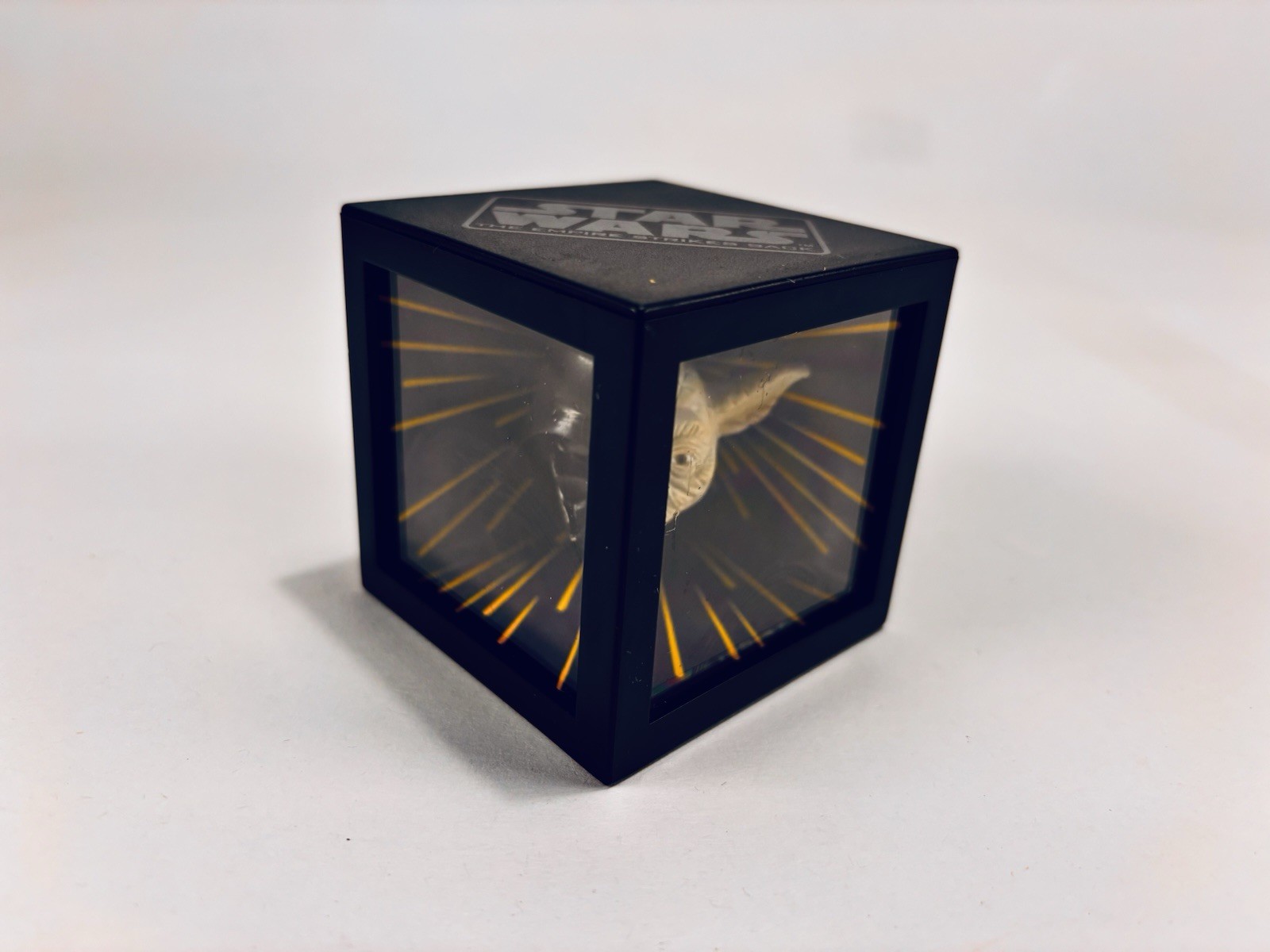 Star Wars Yoda Darth Vader Optical Illusion Cube Flip Face Magic Toy