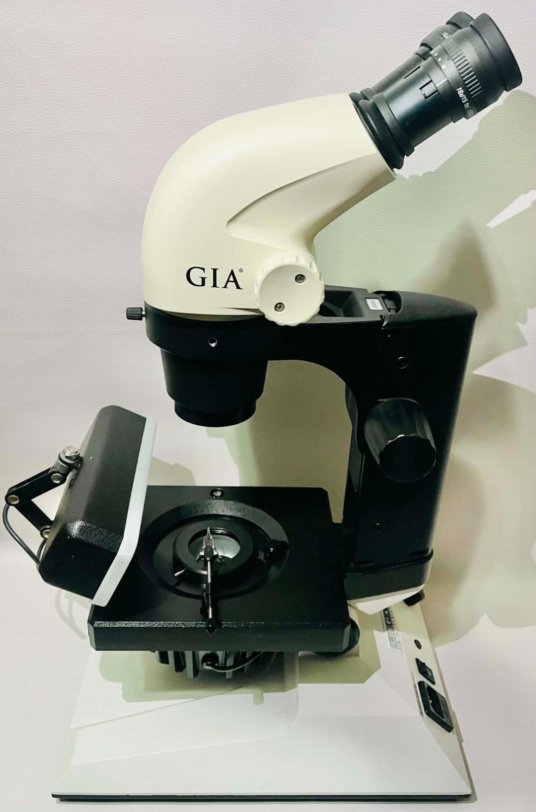 GIA Leica Gemolite Mark X microscope