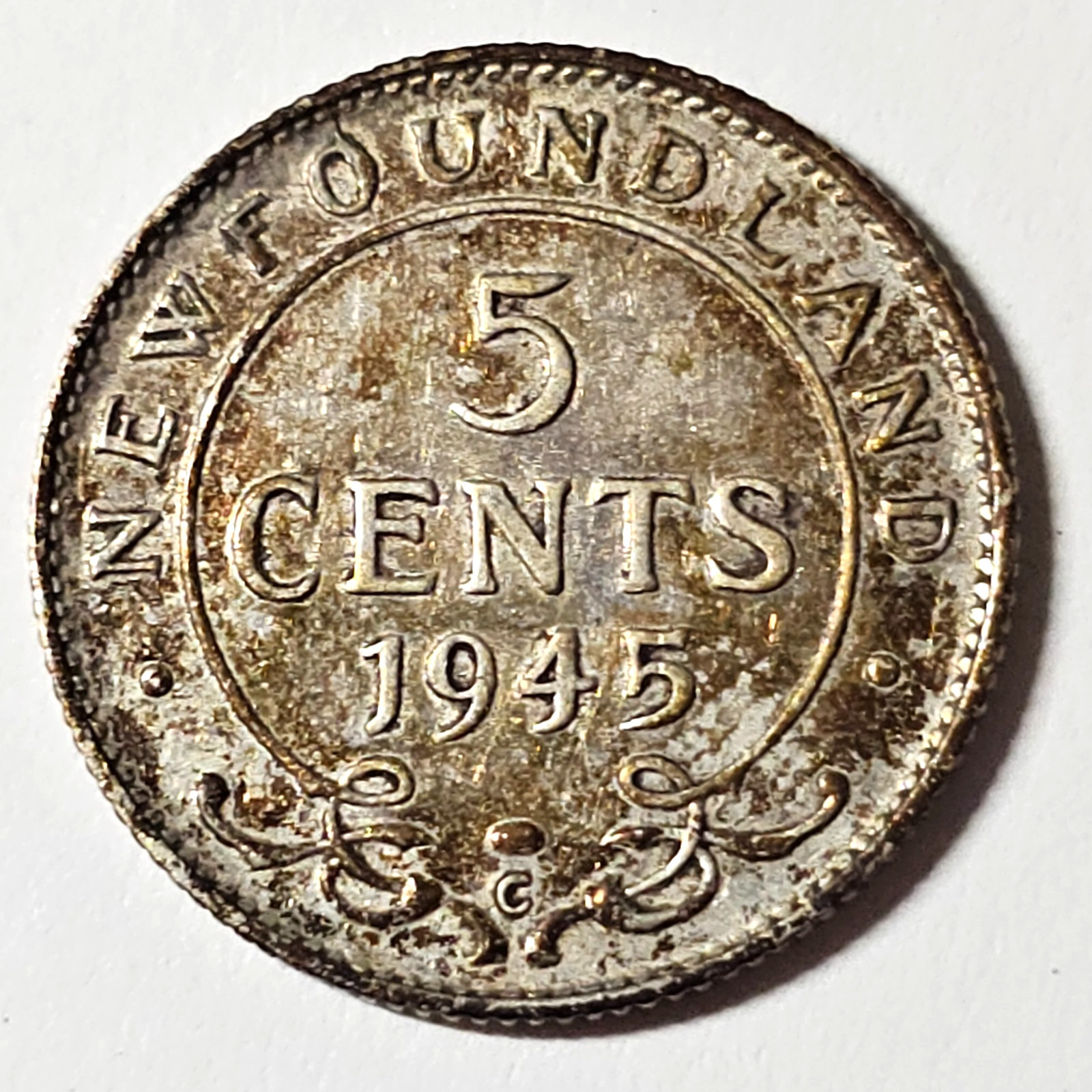 1945 C - DIE CRACK - Newfoundland- 5 five cents - COMBINE to SAVE - NF-171