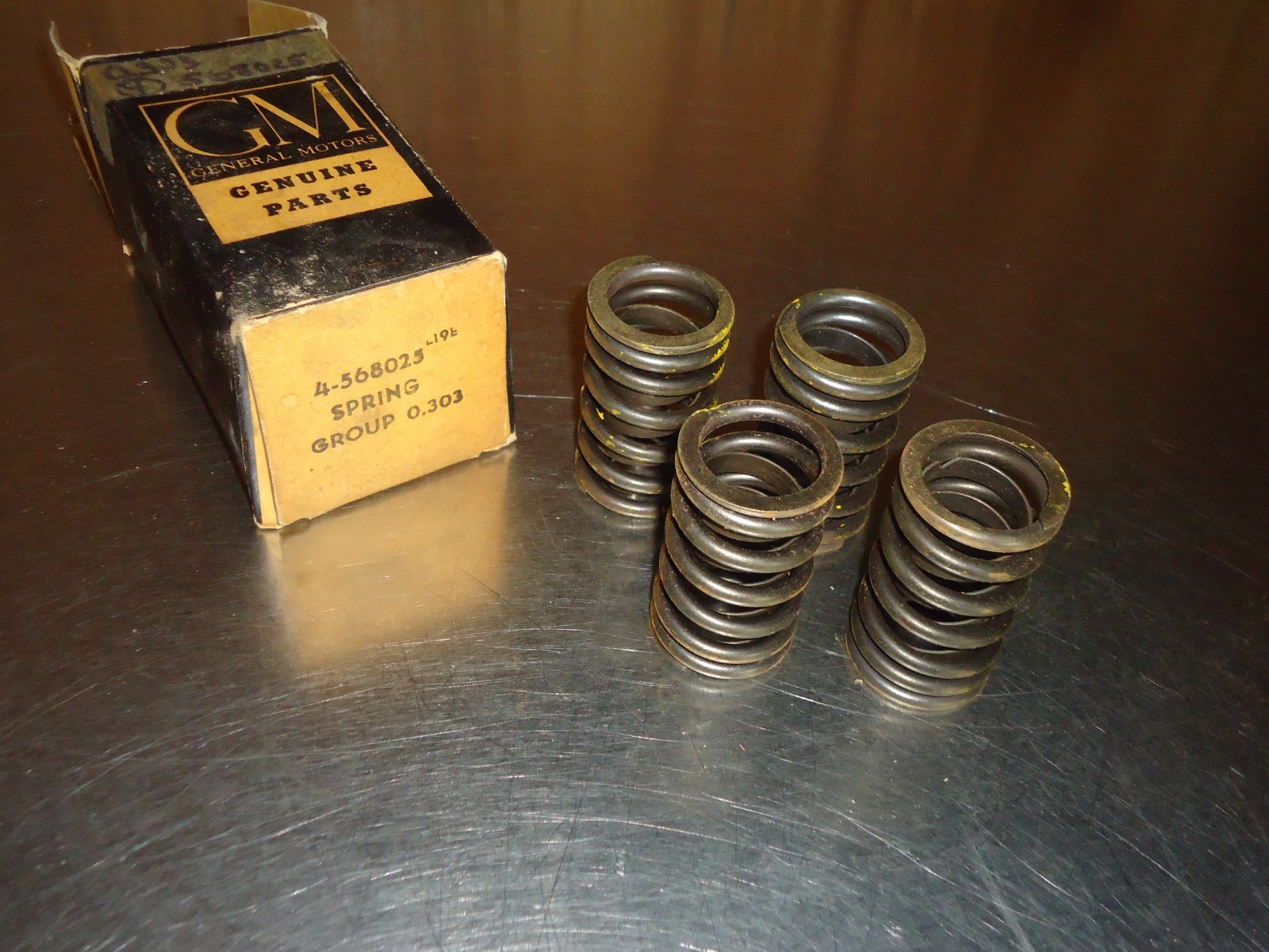 4) New NOS GM Engine Valve Spring 568025 1956 Oldsmobile Olds