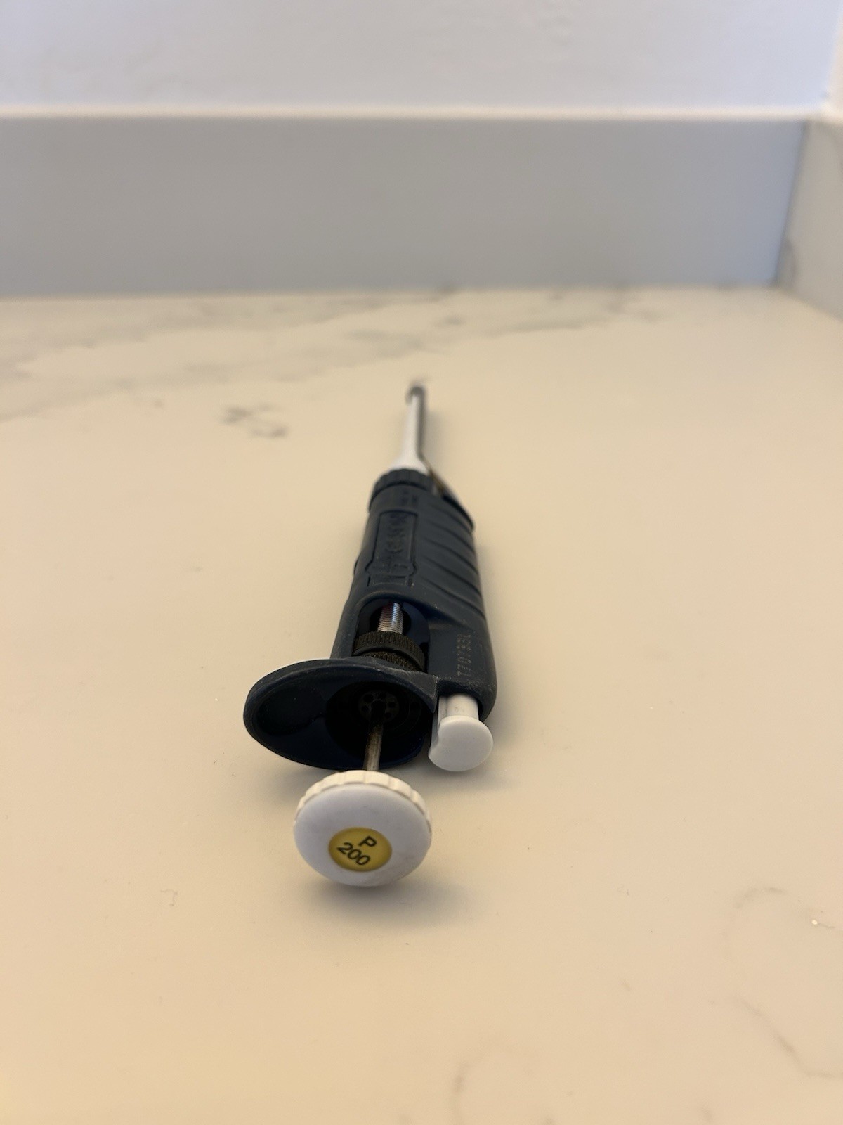 Gilson P200 Single Channel Pipettor Adjustable 10-100 µL