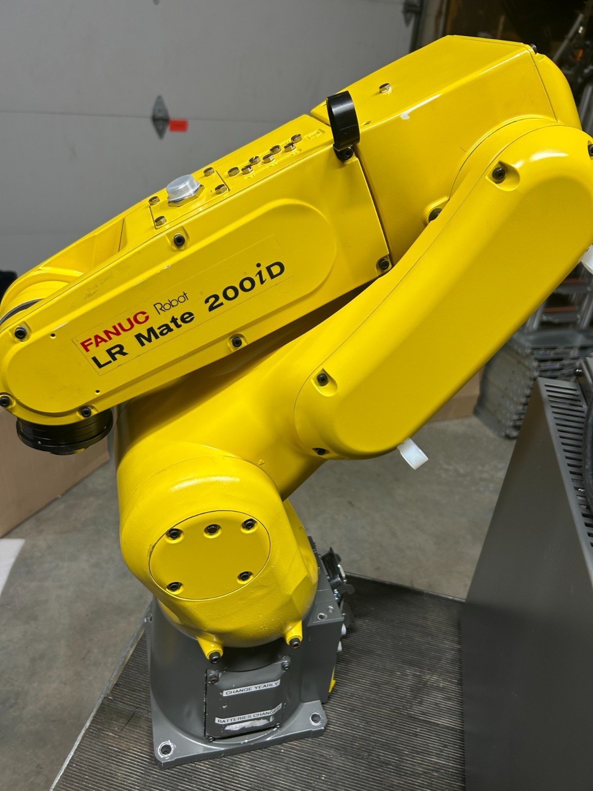 Fanuc LR Mate 200iD w/ R-30iB Controller & i Pendant Handheld unit
