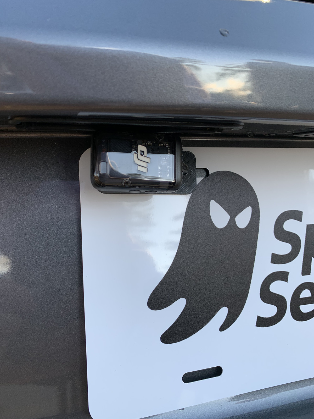 DJI / RODE mic holder for car license plate