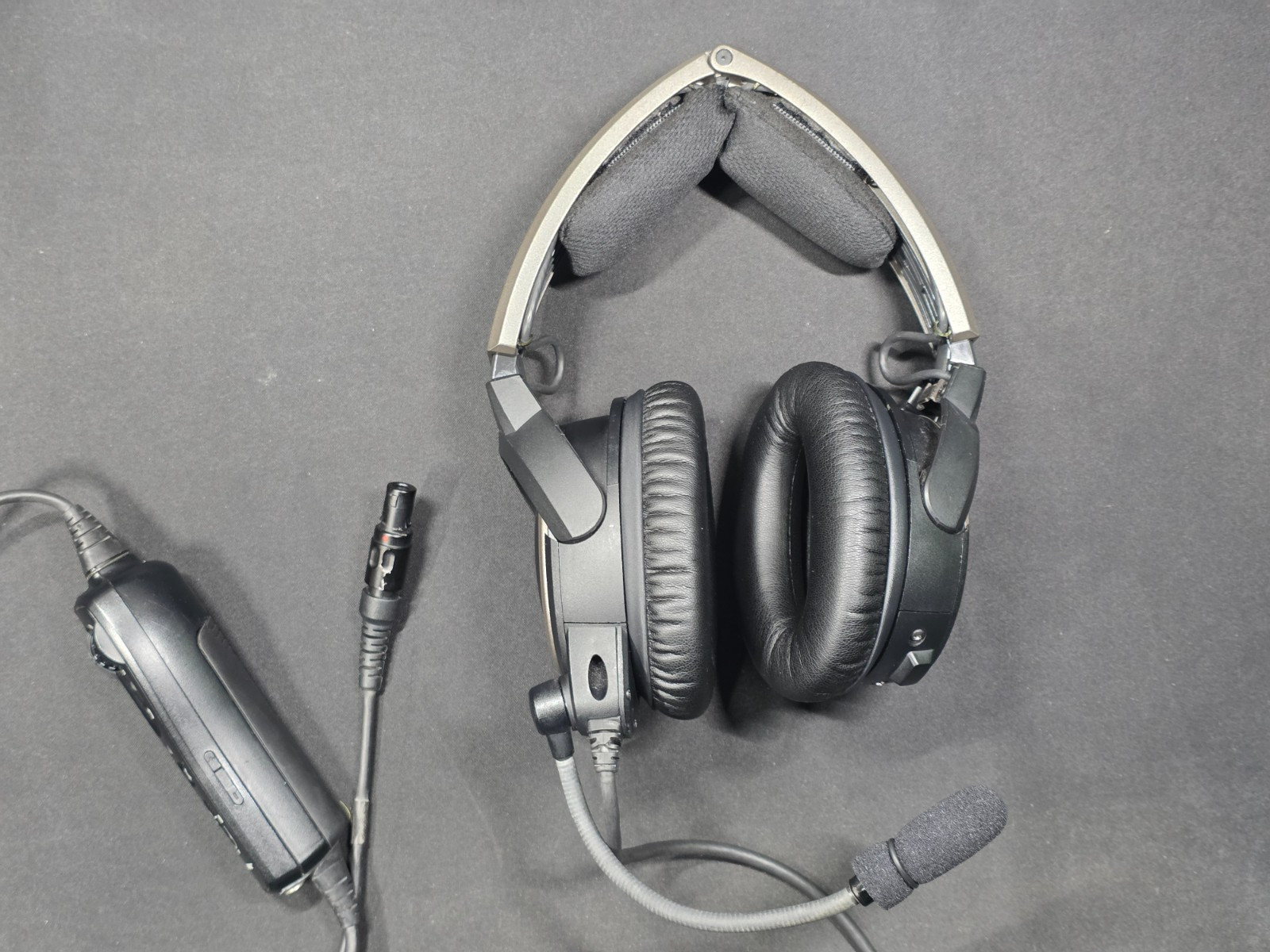 Bose A20 Aviation Headset with LEMO 6 Pin Plug, Bluetooth and Soft Case.