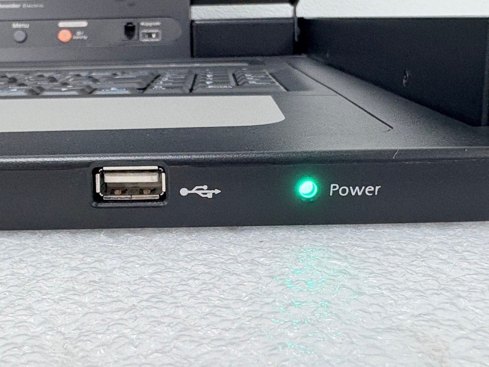 PRE OWNED | APC By Schneider Electric AP5719 19” LCD Rack Console Server - Black