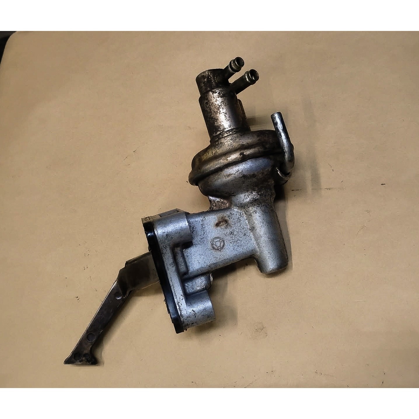 Mitsubishi 4G32 Fuel lift pump 6632710 Used (876)