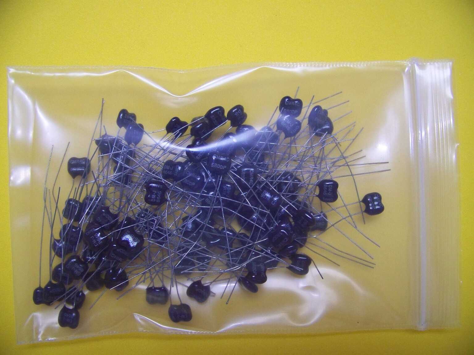 Lot of 100 NOS High Quality CMR04C5R0DODM 5pF 10% 500V Silver Mica capacitors.