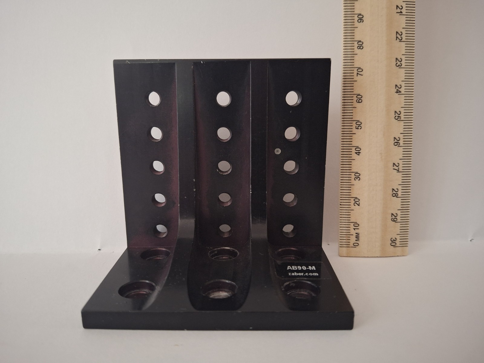 Zaber  AB90-M Right-Angle Mounting Bracket