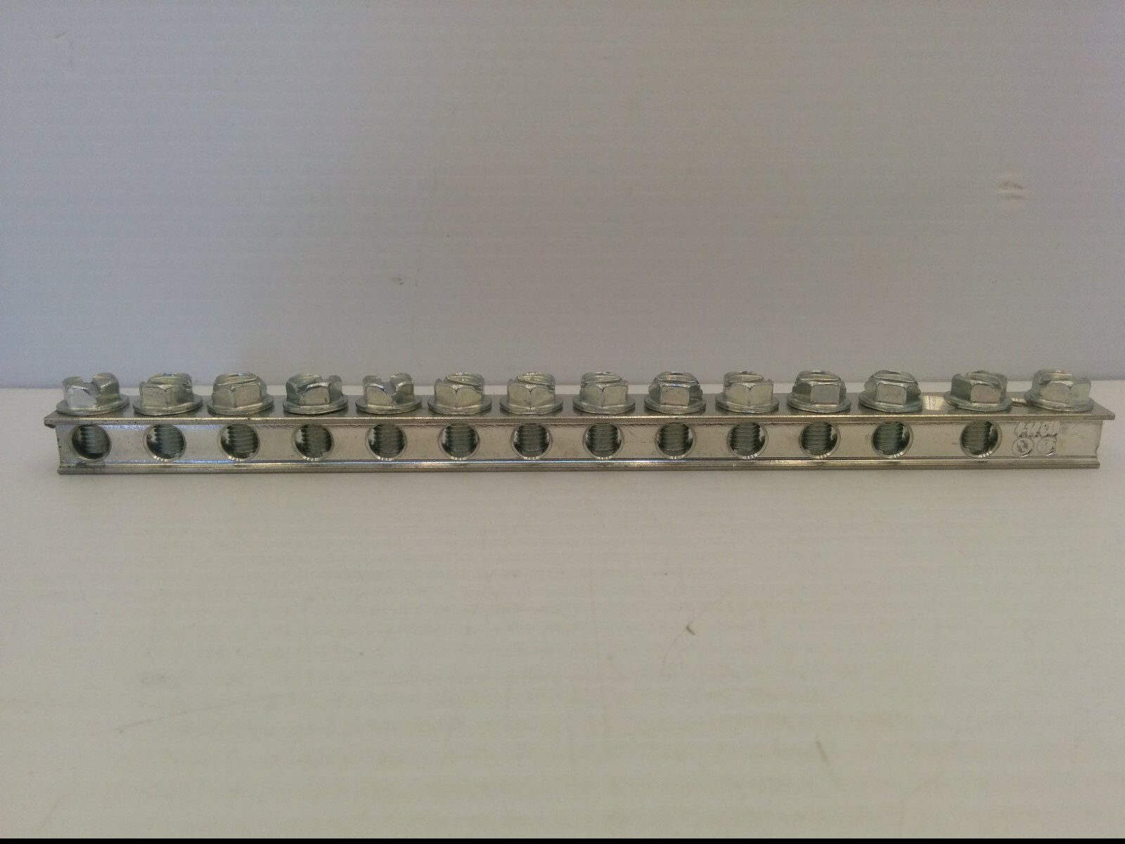 4-14CU 13 PORT UNIVERSAL GROUND BAR, NNB