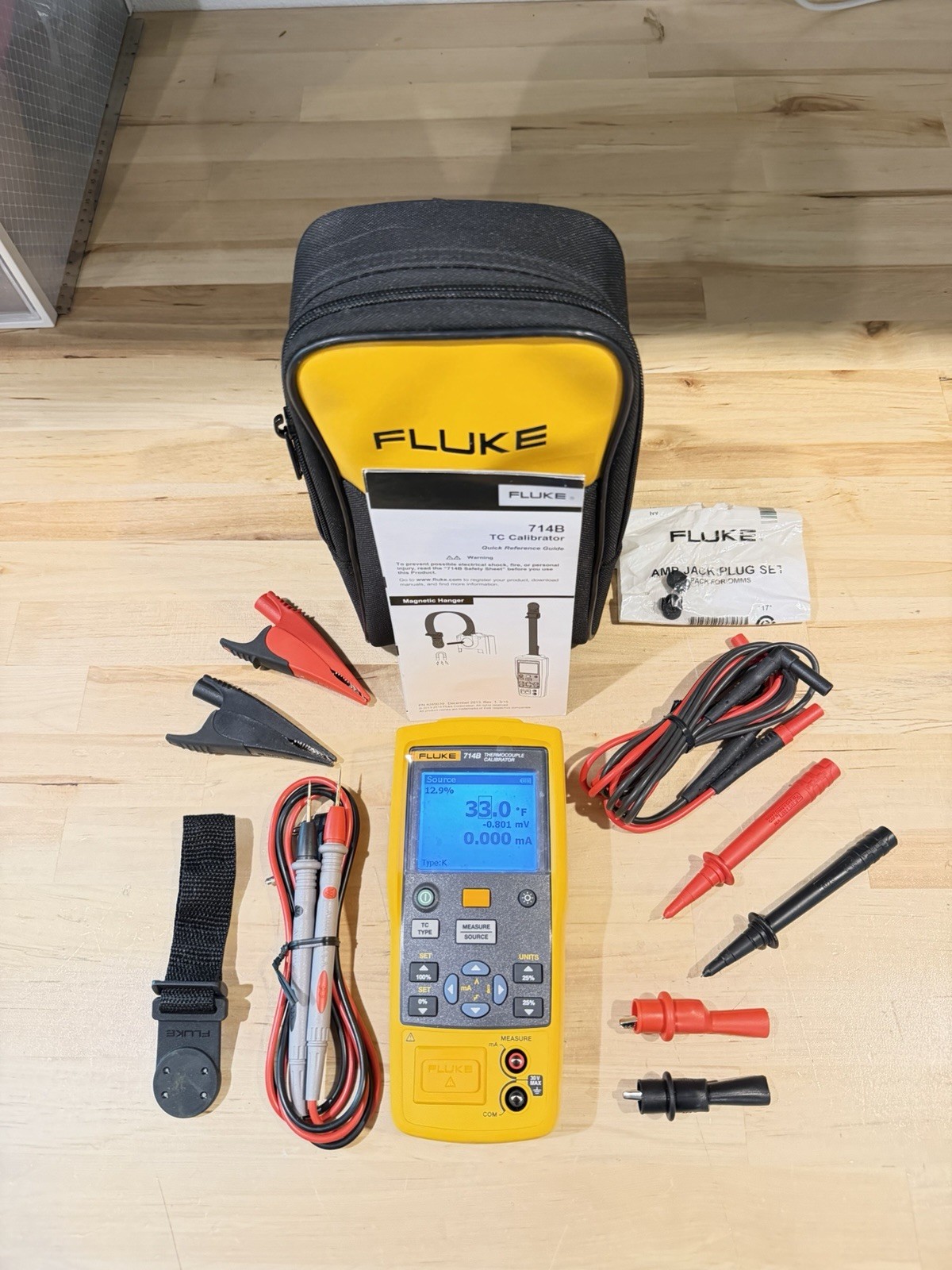FLUKE 714B THERMOCOUPLE CALIBRATOR MFD-2024 CAL-2024