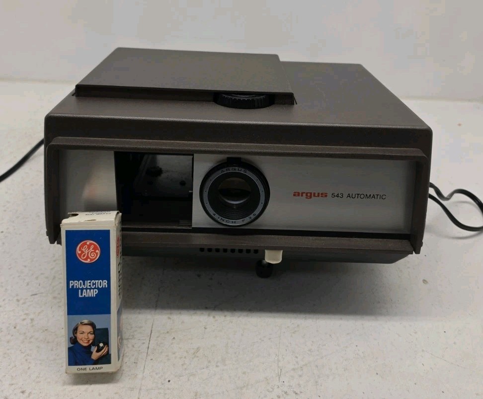 Vintage Argus 543 Automatic 500W 35mm Slide Projector w/ Original Box & Extra La