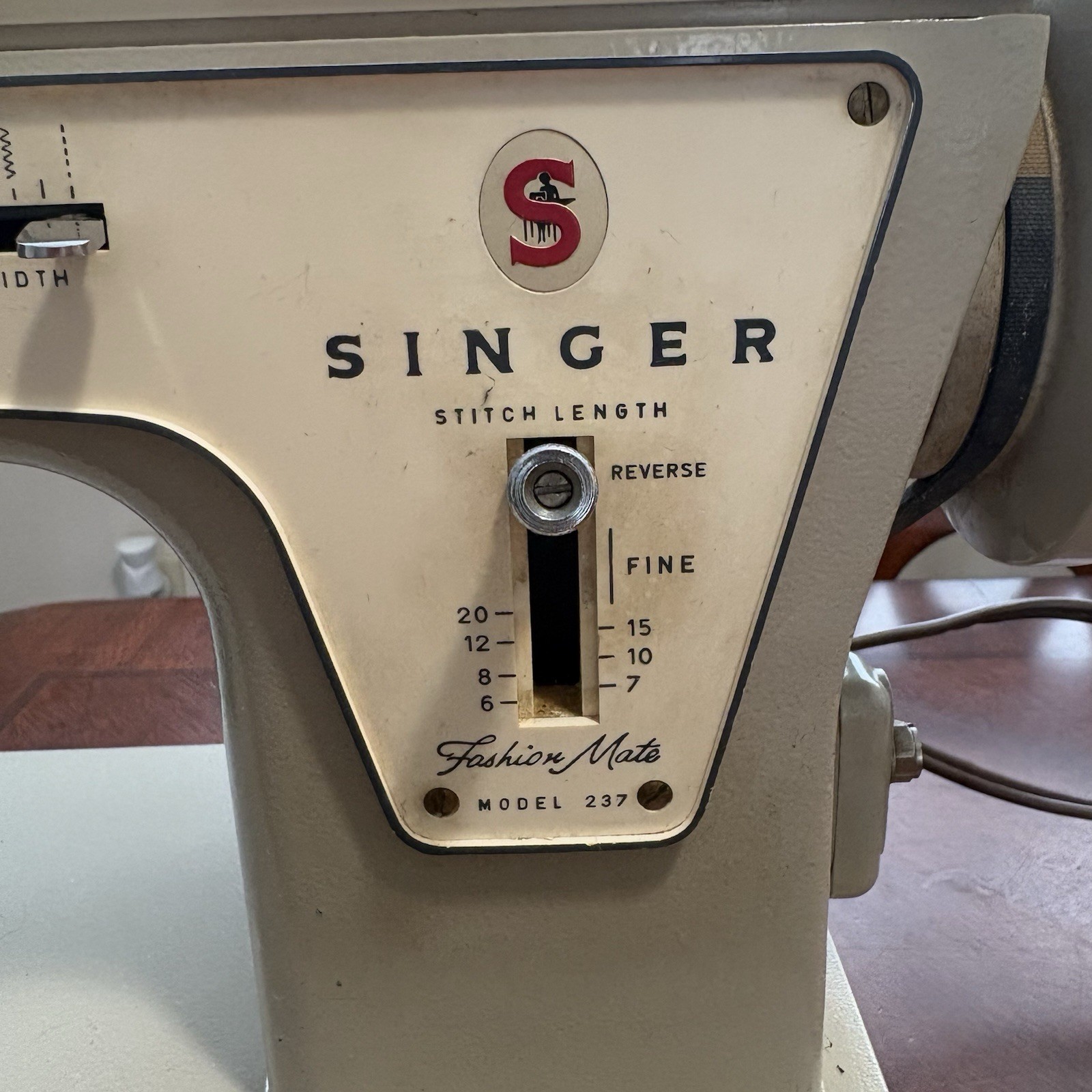SINGER 237 Straight/Zigzag Sewing Machine, Parts/Repair