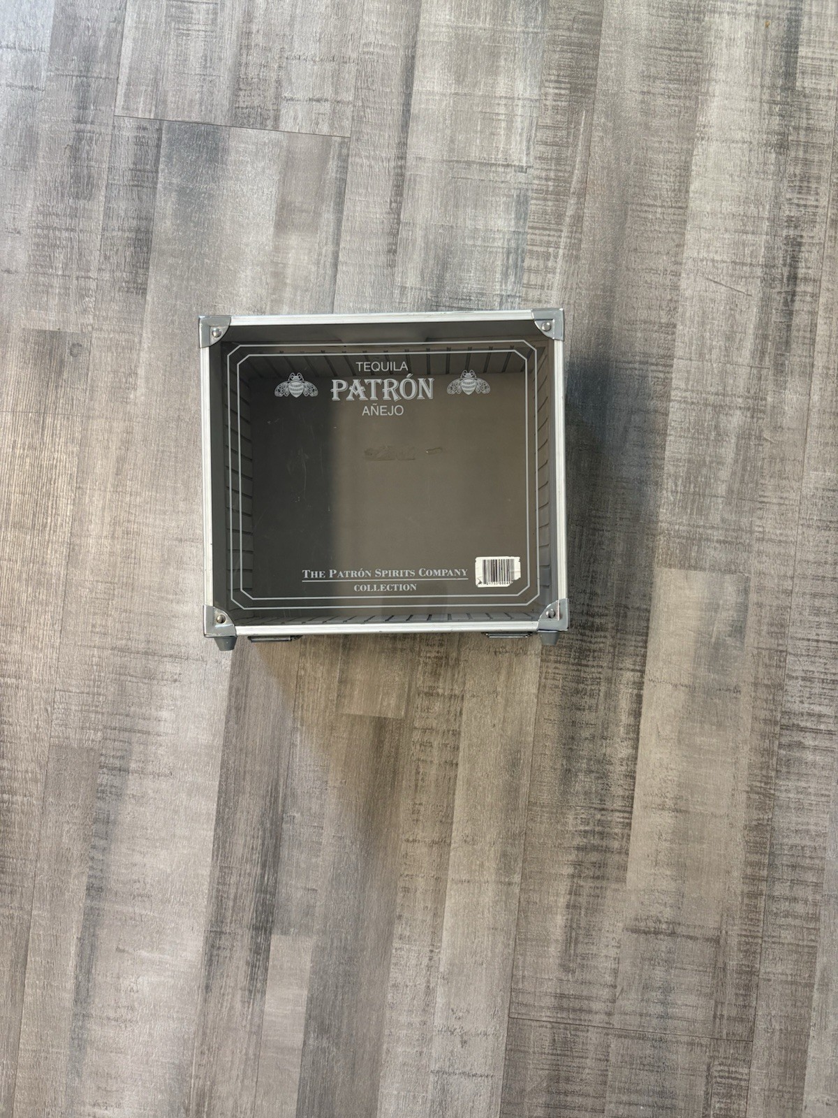 PATRON TEQUILA ANEJO CHROME SILVER CASE Well Made Toggle Lock