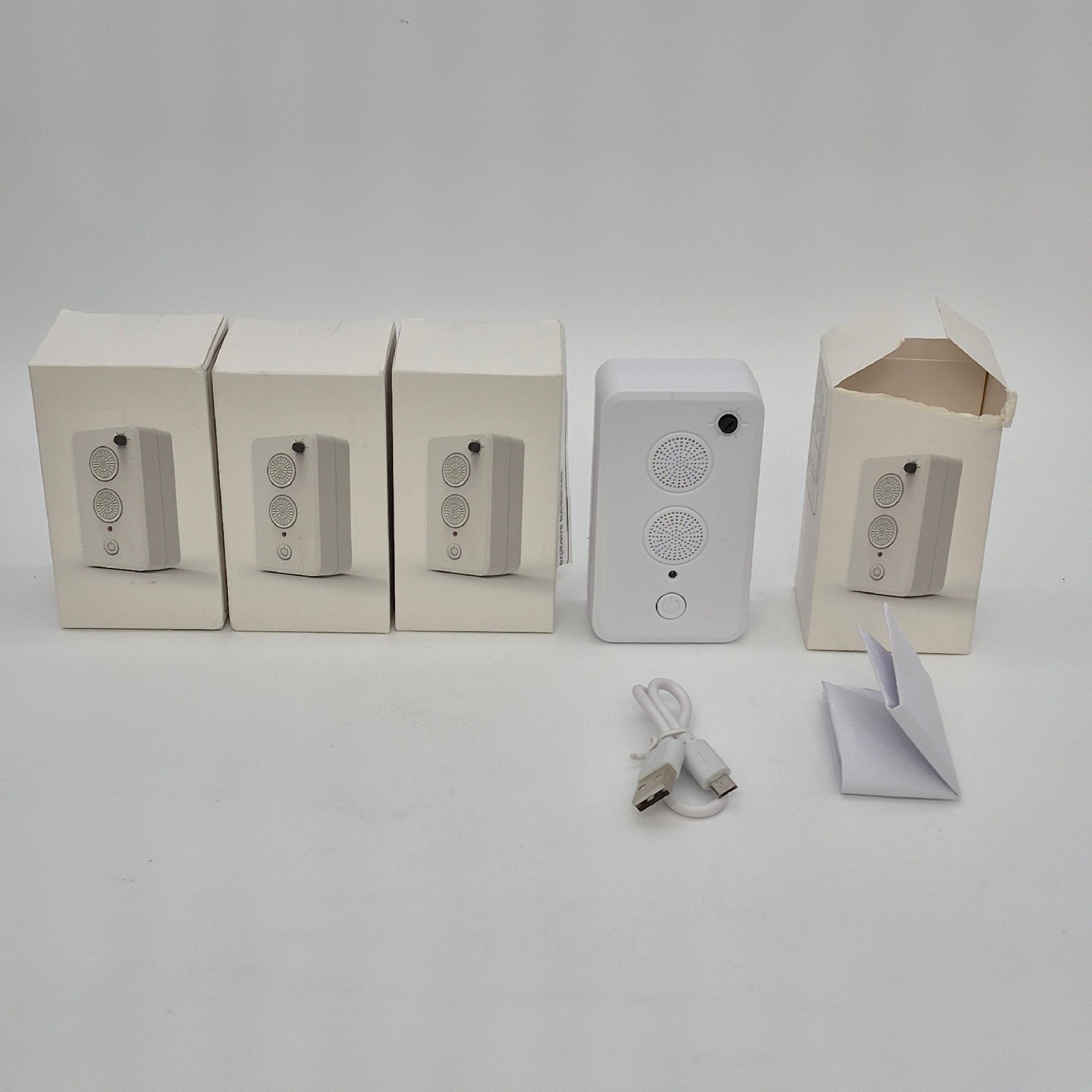 Ultrasonic Bat Bird Mouse Repellent 4 Pack Rechargeable Open Box