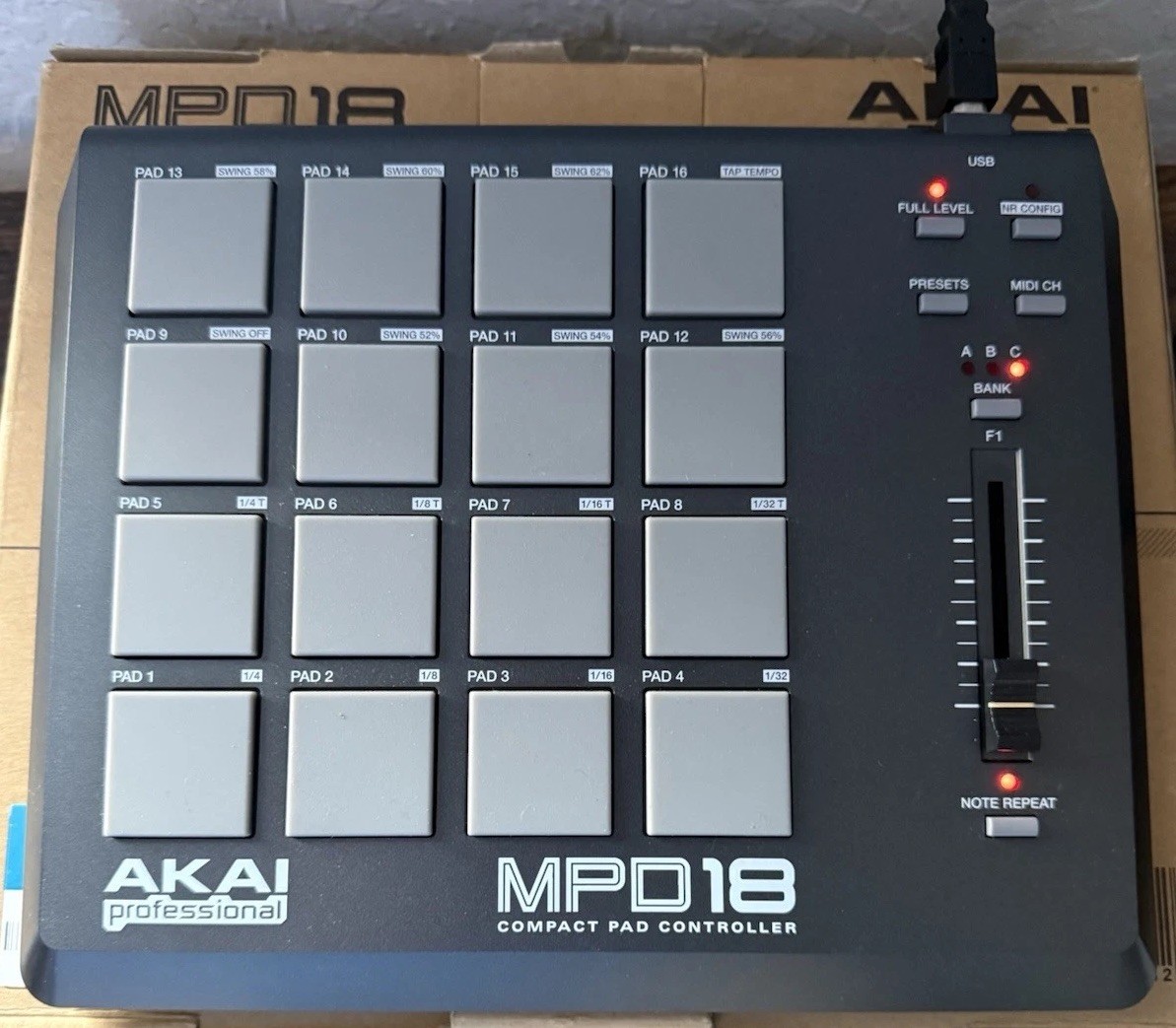 Akai MPD18 USB MIDI Drum Pad Controller 16 MPC Pads Beat Maker Tested Works