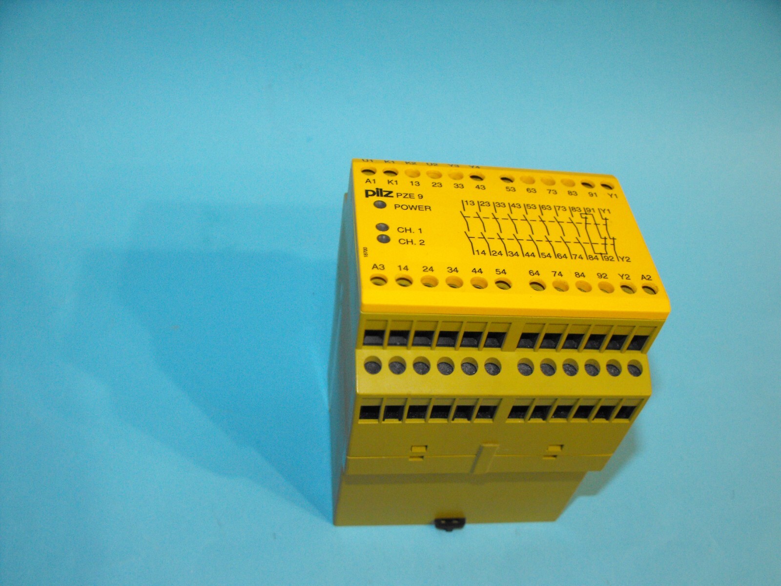 Pilz PZE 9.PZE9-24VDC-8NO-1NC.24 VDC.774150.USED